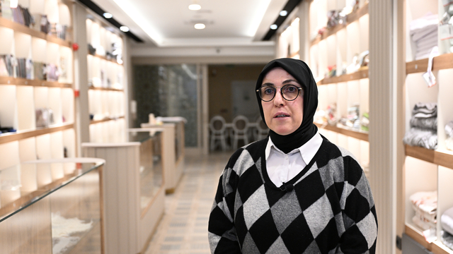 Depremde iş yeri yıkılan usta öğretici, TDV'nin "İyilik Atölyesi"nde mesleğine döndü