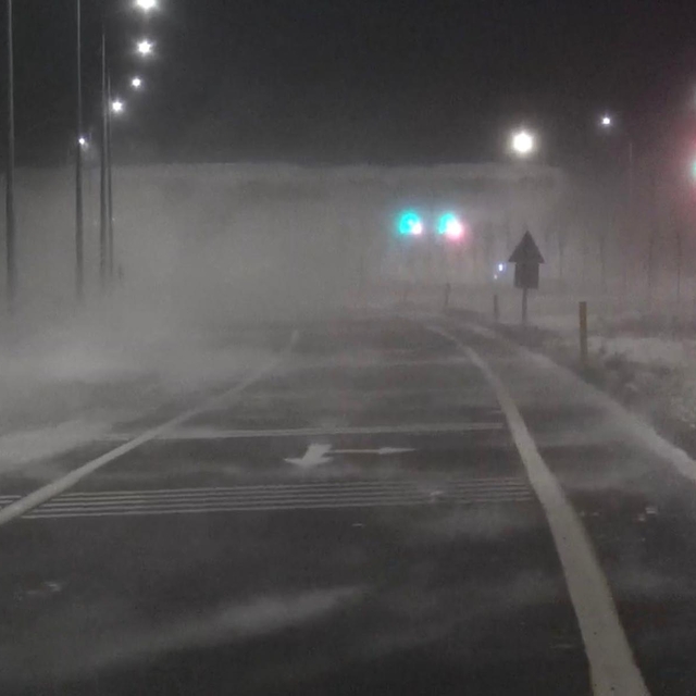 Ardahan'da etkili olan tipi Çıldır-Aktaş Sınır Kapısı yolunda ulaşımı aksat...