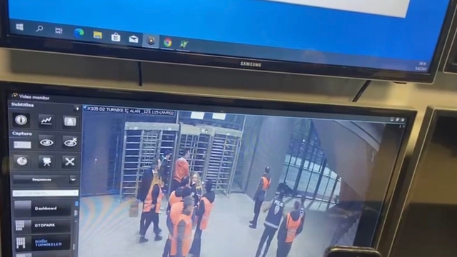 Genç taraftarın tribünden düştüğü anlar kamerada