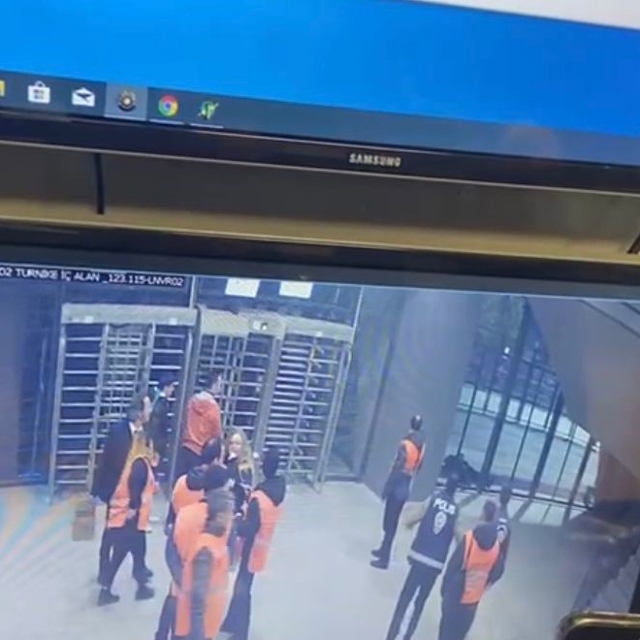 Genç taraftarın tribünden düştüğü anlar kamerada