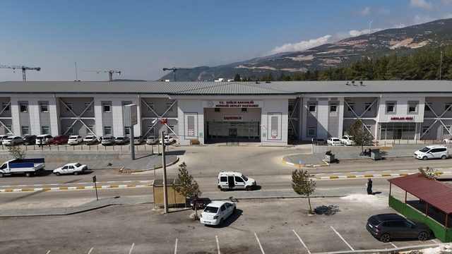 Nurdağı'nda çelik konstrüksiyonlu hastane 9 ayda tamamlandı, deprem bölgesine nefes oldu
9 büyüklüğündeki depreme dayanıklı