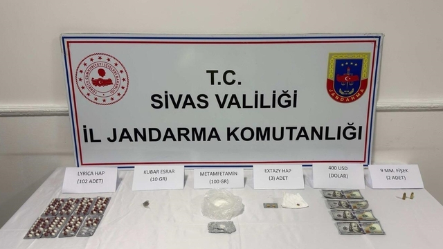 Sivas'ta uyuşturucu operasyonunda yakalanan 3 zanlı tutuklandı