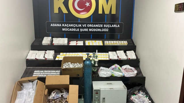Adana'da yetkisiz işlem yapılan sağlık kabininde 8 bin 180 ilaç ele geçirildi
