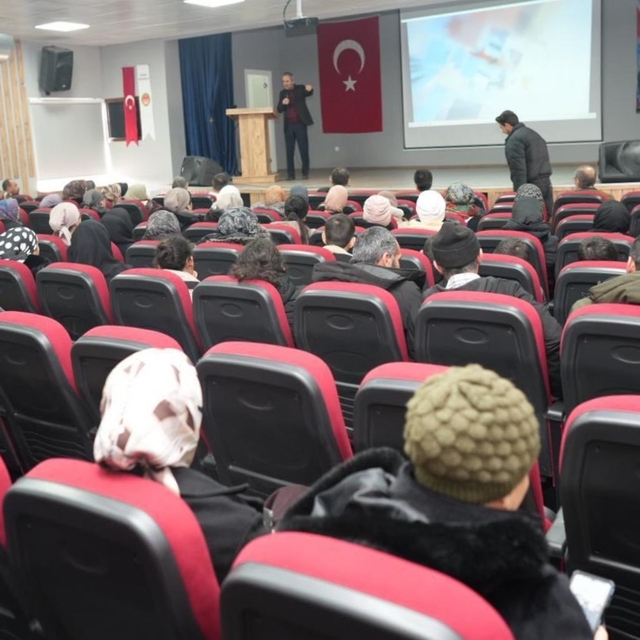 Üzümlü'de velilere mesleki eğitim tanıtımı yapıldı