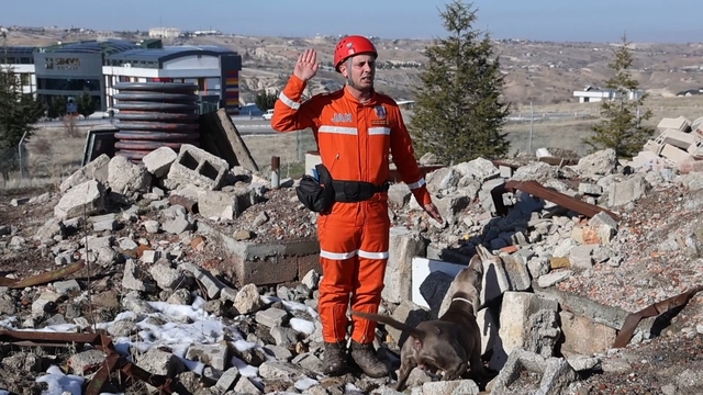 JAKEM'de deprem sonrası umut arayan patiler
Fokus enkazda canlı hayat kurtarmaya hazırlanıyor