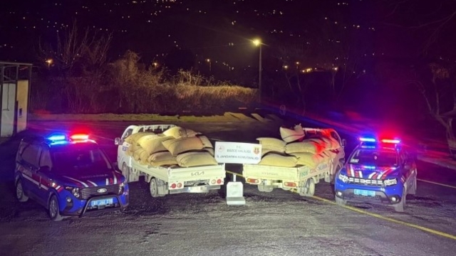 Teraziye düzenek kurup üreticiyi zarara uğratan şüpheliler yakalandı
Düzce'de fındık alımında hileli terazi oyunu bozuldu: 3 gözaltı