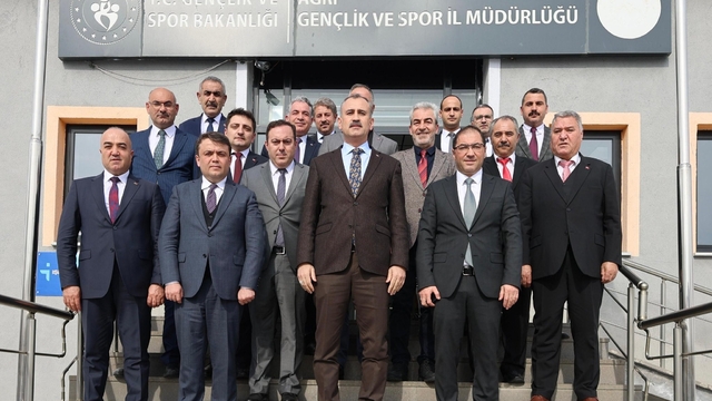Vali Bozkurt, gençlik ve spor yatırımlarını yerinde inceledi
