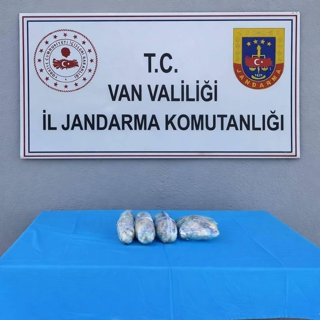 Çaldıran'da 1 kilo 978 gram kubar esrar ele geçirildi