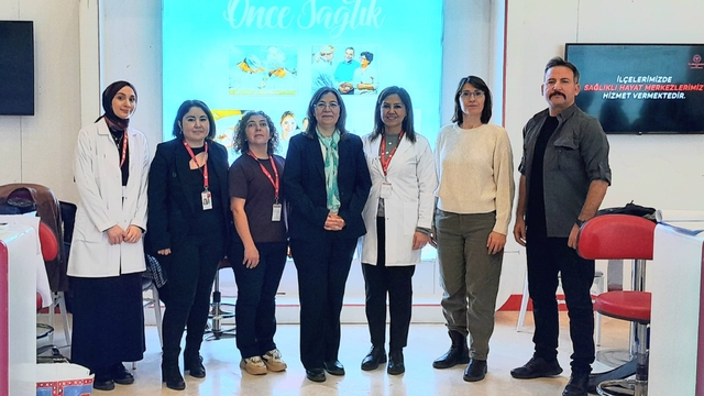 Sağlık Hizmetleri Daire Başkanı Koçatakan, İzmir'de fuar açılışına katıldı