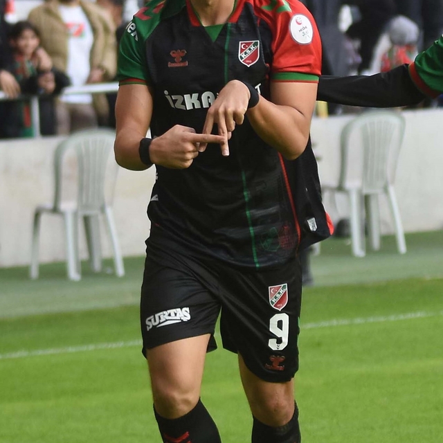 Karşıyaka'da Hamza resmen gitti