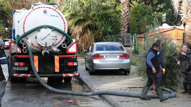 Bodrum'da sağanak yağışın bilançosu: "101 ev, 8 iş yerinde su baskını yaşandı"