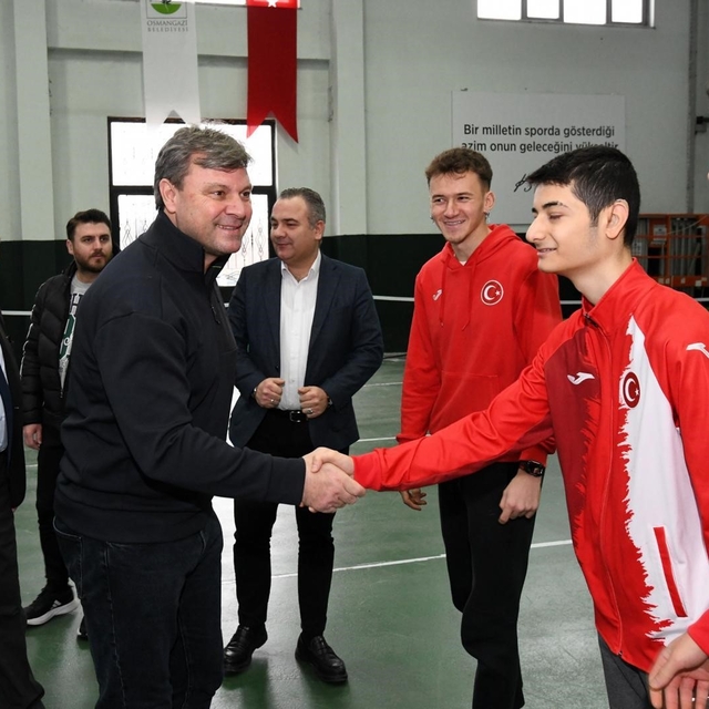 Ertuğrul Sağlam'dan genç sporculara ilham veren ziyaret