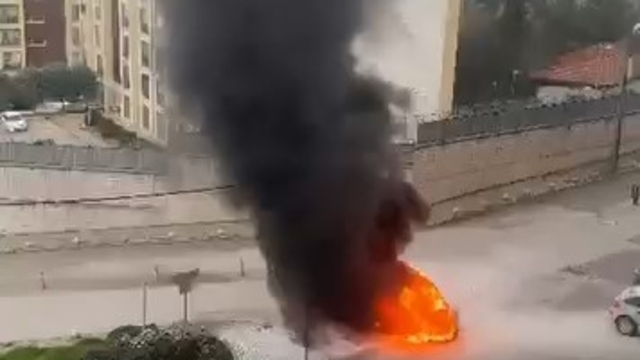 Bursa'da yanan araç art arda patladı, mahalleli panik yaşadı