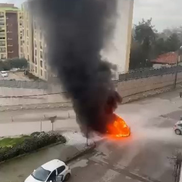 Bursa'da yanan araç art arda patladı, mahalleli panik yaşadı