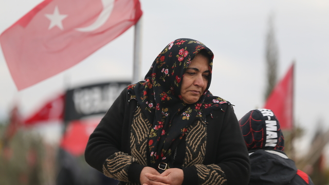 Adıyaman'da 6 Şubat depremlerinde yaşamını yitirenler kabirleri başında anıldı