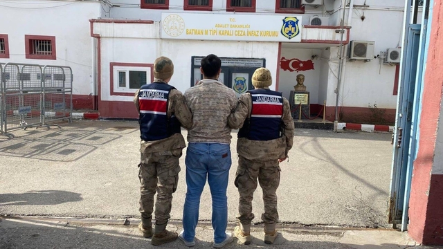 Batman'da jandarmadan kaçamadı: 15 yıl hapis cezası bulunan firari yakalandı