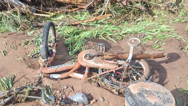 Marmaris'te sağanak yağışın izleri gün ağarınca ortaya çıktı
Sel sularına kapılan araçtaki 1 kişi hayatını kaybetti