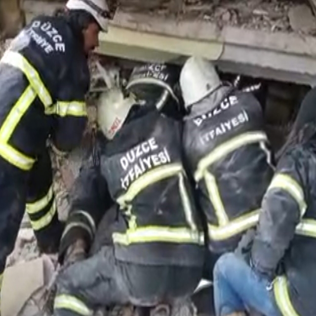 Zamanla yarıştılar, yaşananları hiç unutmadılar
"İlk 3 gün sıfır uykuyla ça...