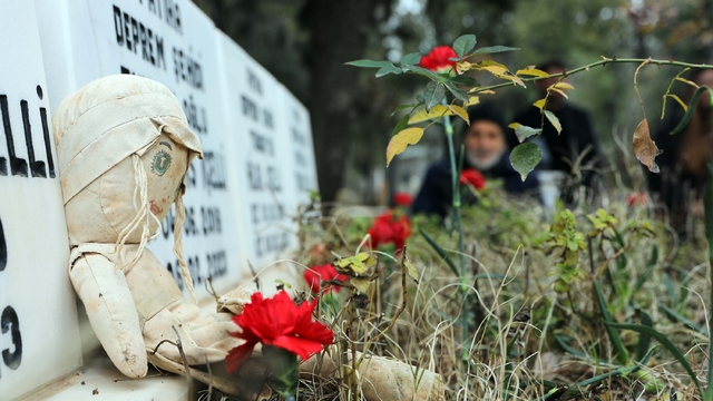Oğlu, hamile gelini ve 2 torununu kaybeden baba: Mezarlık evimiz oldu