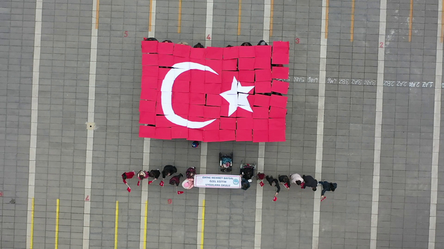 Özel öğrencilerden 'Bayrak sevgisi' temalı gösteri