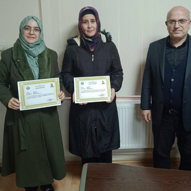 Emet'te Kur'an kursu öğreticilerine başarı belgesi verildi