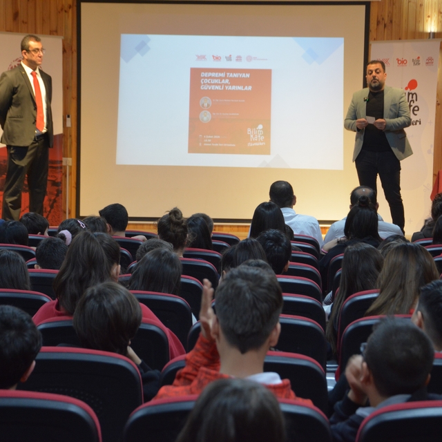 "Asrın felaketi"nin yıl dönümünde öğrencilere deprem eğitimi