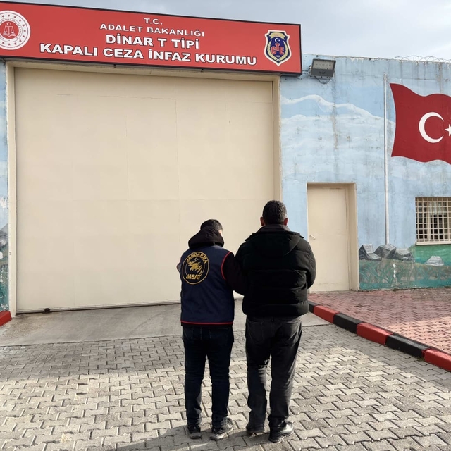 FETÖ'den 14 yıl 2 ay hapis cezasıyla aranan şahsı jandarma yakaladı