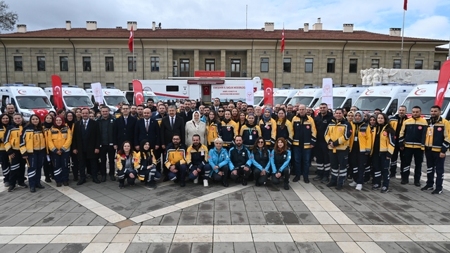 Eskişehir'de sağlık filosuna 10 yeni ambulans katıldı