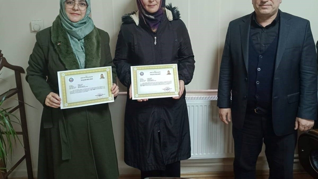 Emet'te Kur'an kursu öğreticilerine başarı belgesi verildi