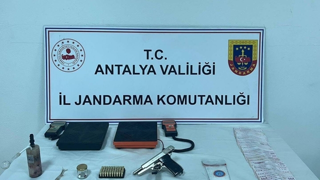 Antalya'da uyuşturucu operasyonunda 3 şüpheli yakalandı