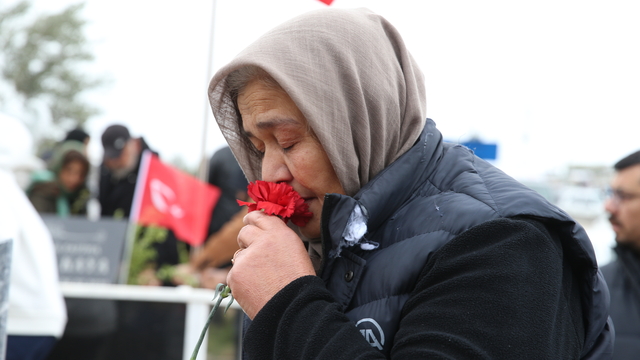 Depremde yaşamını yitiren AA muhabiri Burak Milli, Hatay'daki mezarı başında anıldı