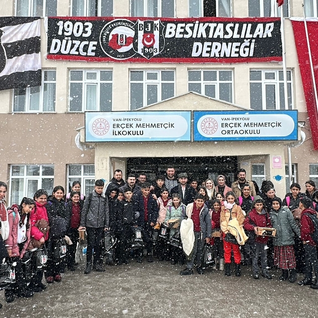 Düzce'den Van'a kardeşlik eli
1903 Düzce Beşiktaşlılar Derneği'nden "Soğuğa...