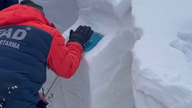 Artvin Valiliği'nden Ardanuç'taki çığ olayına ilişkin açıklama: