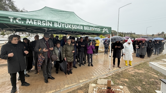 Keman sanatçısı Laçin Akyol, Mersin'deki mezarı başında anıldı