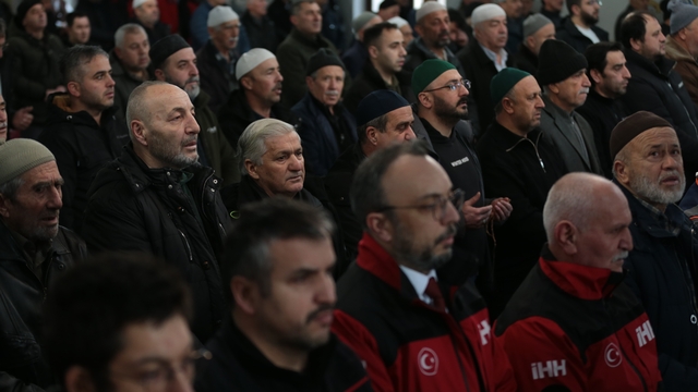 Bolu'da depremde hayatını kaybedenler dualarla anıldı