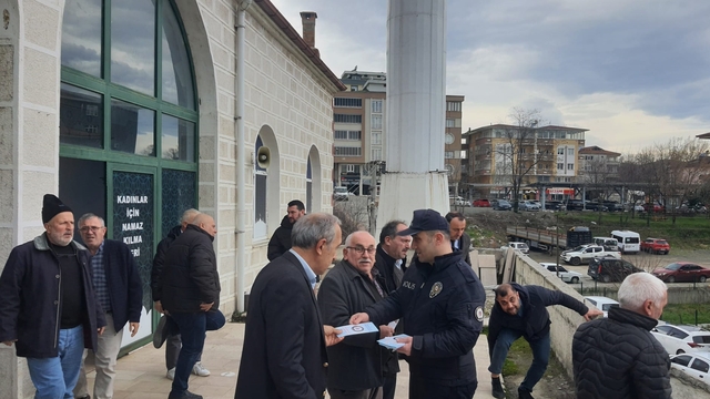 Salıpazarı'nda vatandaşlara dolandırıcılık uyarısı yapıldı