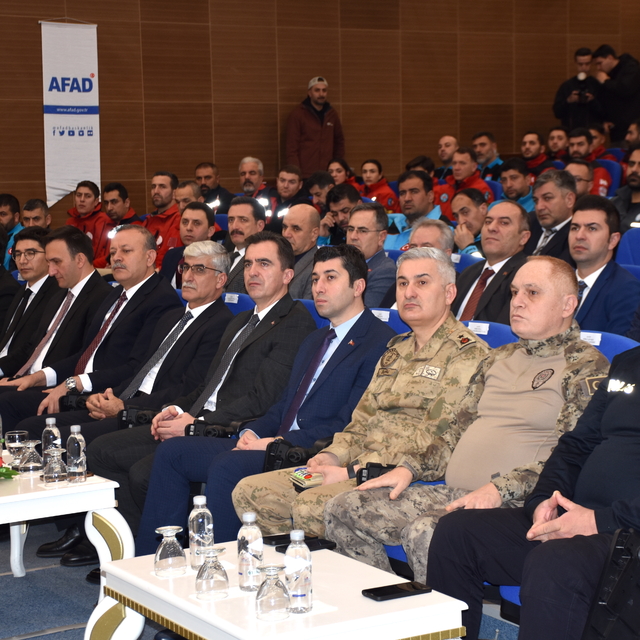 Bitlis'te 6 Şubat depremlerinde hayatını kaybedenler anıldı