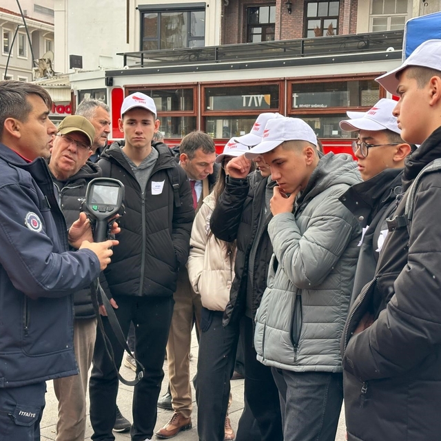 6 Şubat depremlerinde hayatını kaybedenler Uşak'ta dualarla anıldı