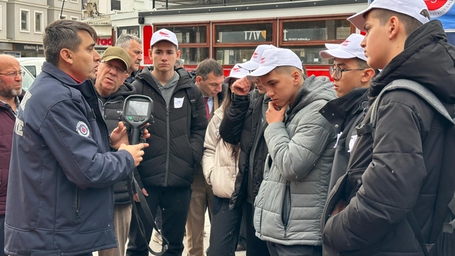 6 Şubat depremlerinde hayatını kaybedenler Uşak'ta dualarla anıldı