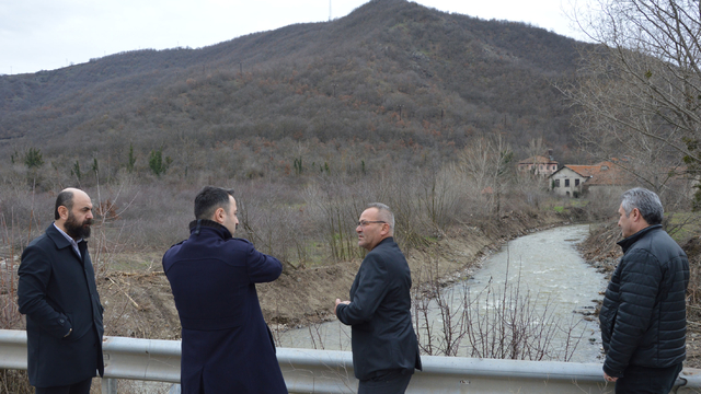 Havza Kaymakamı Ayvat, akarsu yatağı temizleme ve ıslah çalışmalarını inceledi