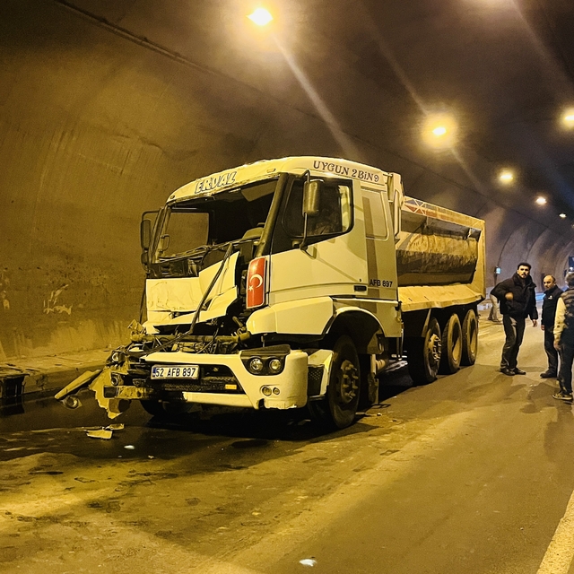 Ordu'da tünelde kaza: Uzun araç kuyruğu oluştu
