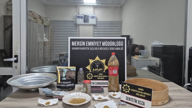 Anamur'da uyuşturucu operasyonu: 2 tutuklama
Pansiyonda yapılan aramada sentetik uyuşturucu ve çok sayıda materyal ele geçirildi