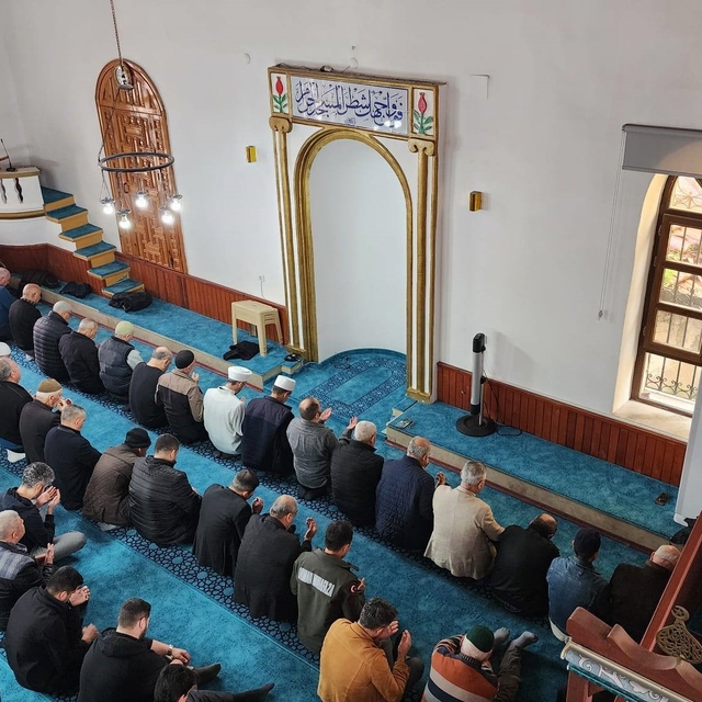 Köyceğiz'de deprem şehitleri için dua ve lokma hayrı yapıldı