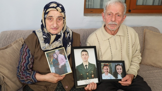 Depremde yok olan aile, yürekleri burktu