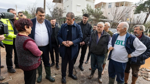 Başkan Tugay'dan Seferihisar'da yağıştan etkilenenlere yerinde destek