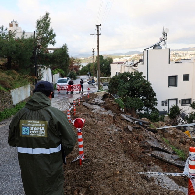 Belediye ekiplerinin yoğun mesaisi sürüyor