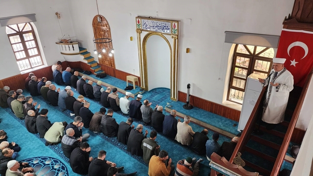 Köyceğiz'de deprem şehitleri için dua ve lokma hayrı yapıldı