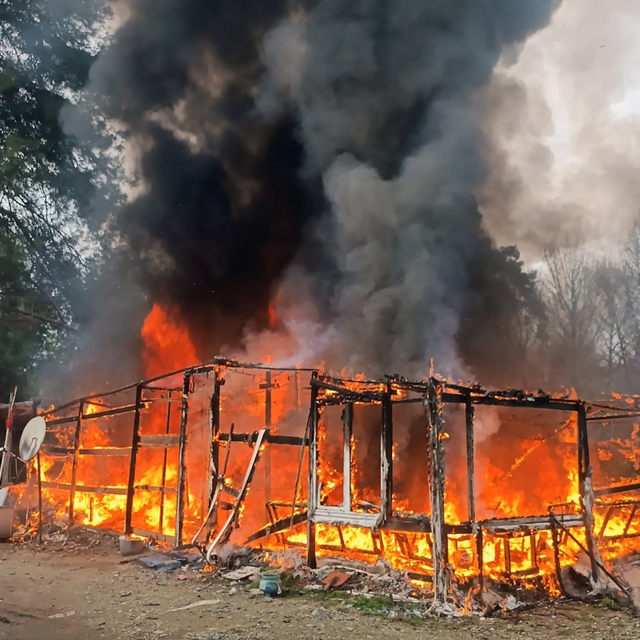 Hasır ev alevlere teslim oldu