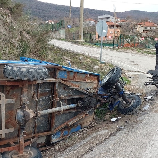 Kastamonu'da otomobil ile "pat pat" çarpıştı: 3 yaralı
