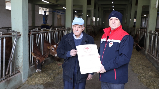 Hayvancılıkta örnek işletmenin 'Hastalıktan Ari Sertifikası' yenilendi